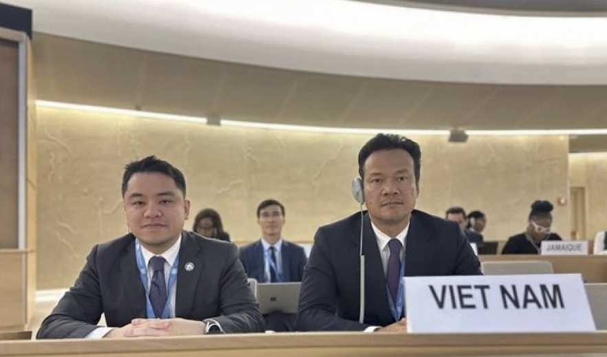 Ambassador Mai Phan Dung (R), Permanent Representative of Vietnam to the United Nations (UN), World Trade Organisation, and other international organizations in Geneva. Ambassador Mai Phan Dung (R), Permanent Representative of Vietnam to the United Nations (UN), World Trade Organisation, and other international organizations in Geneva.