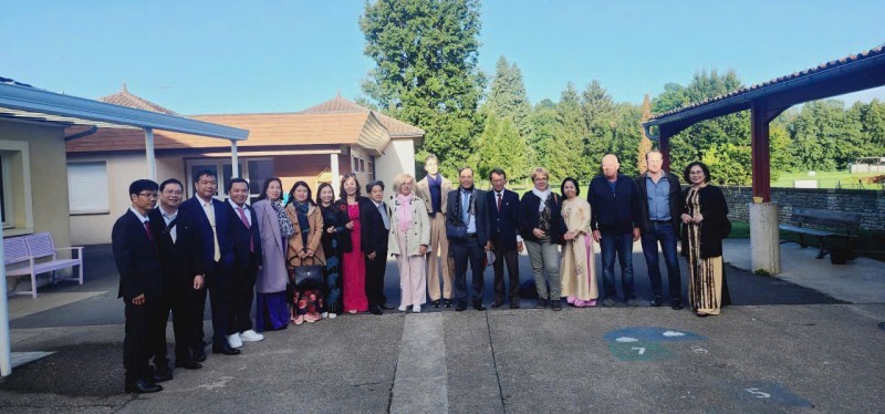 Can Tho Friendship Union Organizes Exchange Delegation to France Can Tho Friendship Union Organizes Exchange Delegation to France