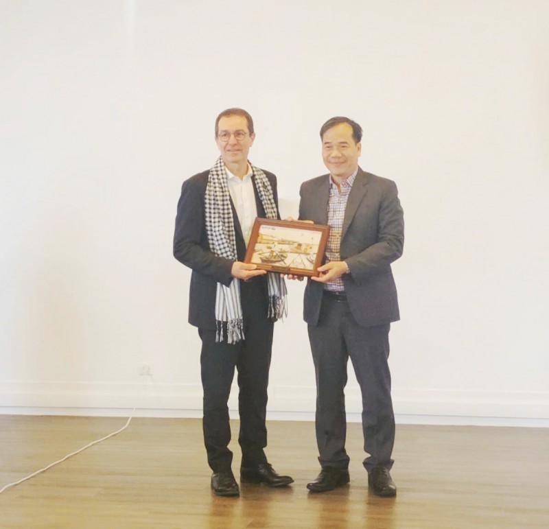 Can Tho Friendship Union Organizes Exchange Delegation to France Can Tho Friendship Union Organizes Exchange Delegation to France