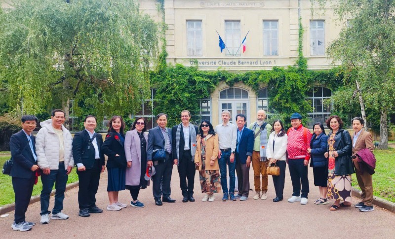 Can Tho Friendship Union Organizes Exchange Delegation to France Can Tho Friendship Union Organizes Exchange Delegation to France