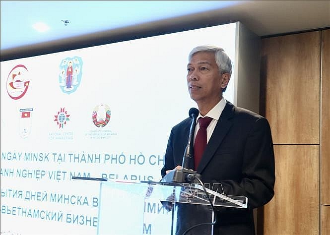 Vice Chairman of the municipal People's Committee Vo Van Hoan speaks at the forum. (Photo: VNA) Vice Chairman of the municipal People's Committee Vo Van Hoan speaks at the forum. (Photo: VNA)