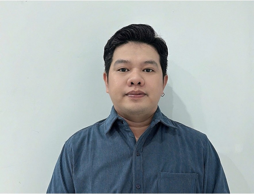 Nguyen Minh Hoang, a lucky customer who won a 9-million-dong prize thanks for cleansing his body with Dr Thanh Tea. Nguyen Minh Hoang, a lucky customer who won a 9-million-dong prize thanks for cleansing his body with Dr Thanh Tea.