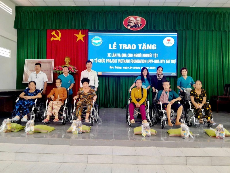 People, Children with Disabilities in Soc Trang Received Much-needed Gifts People, Children with Disabilities in Soc Trang Received Much-needed Gifts