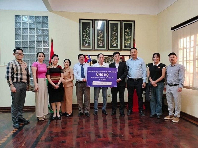 Vietnamese Community in Mozambique Supports Countrymen Affected by Yagi Vietnamese Community in Mozambique Supports Countrymen Affected by Yagi