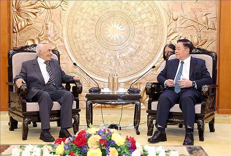 Nguyen Trong Nghia (R), Politburo member, Party Central Committee Secretary and Chairman of its Commission for Information and Education, and Mustapha El Ktiri, High-Commissioner for Veterans and Former Members of the Army of Liberation of Morocco, during their meeting in Hanoi on October 16. (Photo: VNA) Nguyen Trong Nghia (R), Politburo member, Party Central Committee Secretary and Chairman of its Commission for Information and Education, and Mustapha El Ktiri, High-Commissioner for Veterans and Former Members of the Army of Liberation of Morocco, during their meeting in Hanoi on October 16. (Photo: VNA)