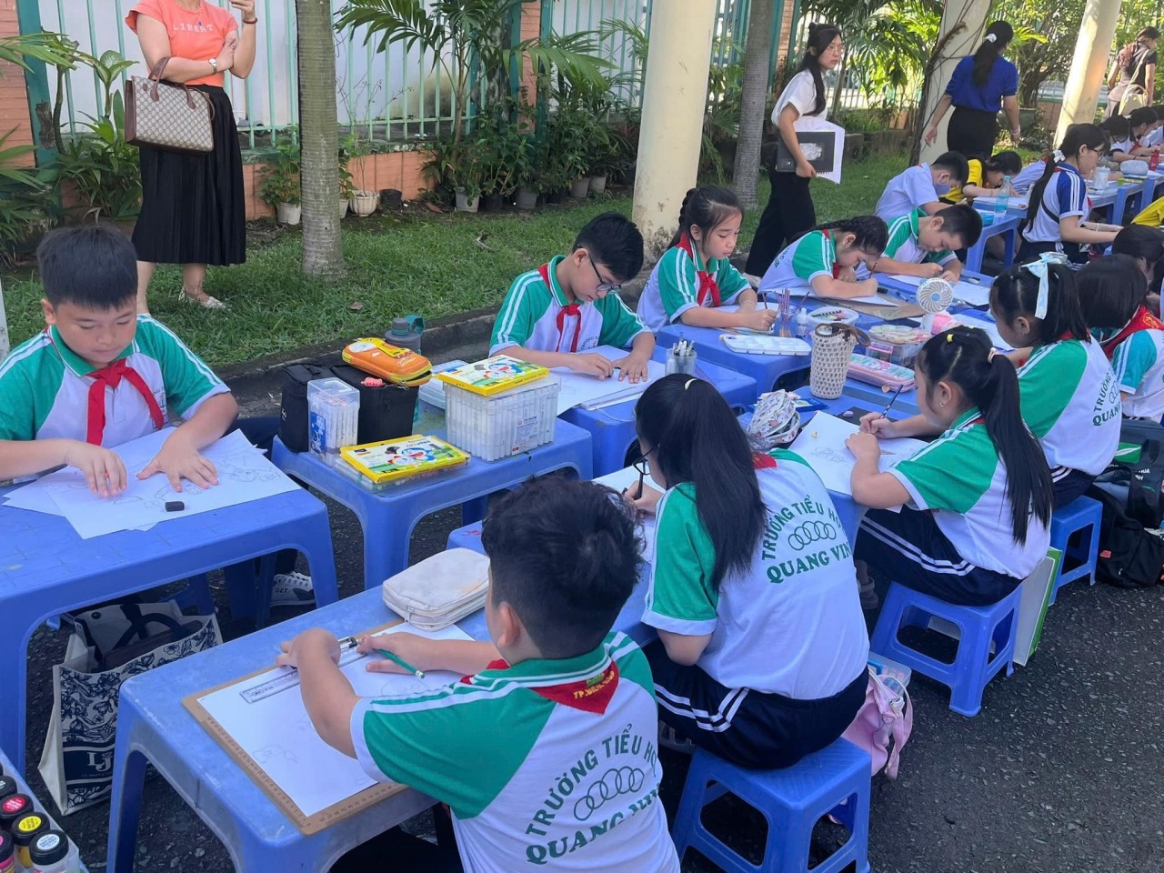 The contest attracted 200 children from primary and secondary schools across the province. Through the theme of Vietnam-Japan solidarity and the promotion of enduring and sustainable cooperation, the children expressed their understanding of the long-standing friendly relationship between the two nations. Their artwork showcased the cultural heritage, natural landscapes, and the deep-rooted bonds that connect Vietnam and Japan. The contest attracted 200 children from primary and secondary schools across the province. Through the theme of Vietnam-Japan solidarity and the promotion of enduring and sustainable cooperation, the children expressed their understanding of the long-standing friendly relationship between the two nations. Their artwork showcased the cultural heritage, natural landscapes, and the deep-rooted bonds that connect Vietnam and Japan.