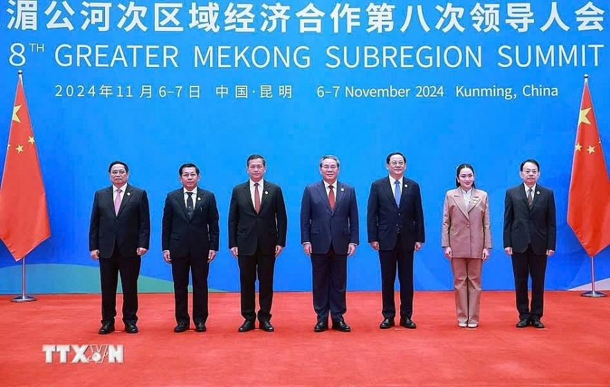 Vietnamese Prime Minister Pham Minh Chinh (first from left) and leaders of Cambodia, Laos, Myanmar, Thailand and China, as well as the Asian Development Bank leadership at the opening ceremony of the 8th Greater Mekong Subregion (GMS) Summit in Kunming, China, on November 7. (Photo: VNA) Vietnamese Prime Minister Pham Minh Chinh (first from left) and leaders of Cambodia, Laos, Myanmar, Thailand and China, as well as the Asian Development Bank leadership at the opening ceremony of the 8th Greater Mekong Subregion (GMS) Summit in Kunming, China, on November 7. (Photo: VNA)