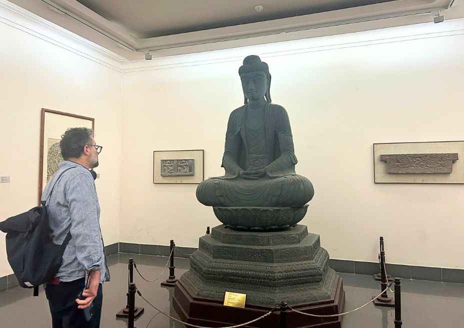 The museum houses a vast collection of artworks spanning multiple eras, from ancient Champa sculptures to revolutionary art from the 20th century, and contemporary works by young Vietnamese artists. Each piece tells a story—not only of Vietnam’s past but of its people’s resilience, hope, and dreams. For foreign visitors, this deep connection to Vietnam's journey is palpable. The experience feels like stepping into the collective memory of a nation that has faced hardships yet thrives on the strength of its spirit. The museum houses a vast collection of artworks spanning multiple eras, from ancient Champa sculptures to revolutionary art from the 20th century, and contemporary works by young Vietnamese artists. Each piece tells a story—not only of Vietnam’s past but of its people’s resilience, hope, and dreams. For foreign visitors, this deep connection to Vietnam's journey is palpable. The experience feels like stepping into the collective memory of a nation that has faced hardships yet thrives on the strength of its spirit.