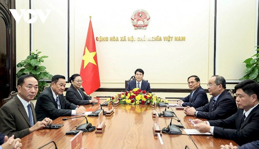 President Luong Cuong and other Vietnamese officials in Hanoi during the phone talks with Lao Party General Secretary and President Thongloun Sisoulith on November 8. President Luong Cuong and other Vietnamese officials in Hanoi during the phone talks with Lao Party General Secretary and President Thongloun Sisoulith on November 8.