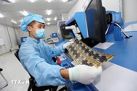 Production of electronic components (Photo: VNA) Production of electronic components (Photo: VNA)