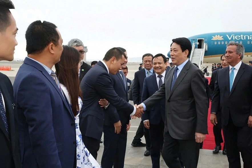 Vietnamese President Luong Cuong arrives at Jorge Chavez Airport in Lima on November 12, beginning an official visit to Peru and engagement in the 2024 APEC Leaders' Week at the invitation of President Dina Ercilia Boluarte Zegarra. Vietnamese President Luong Cuong arrives at Jorge Chavez Airport in Lima on November 12, beginning an official visit to Peru and engagement in the 2024 APEC Leaders' Week at the invitation of President Dina Ercilia Boluarte Zegarra.