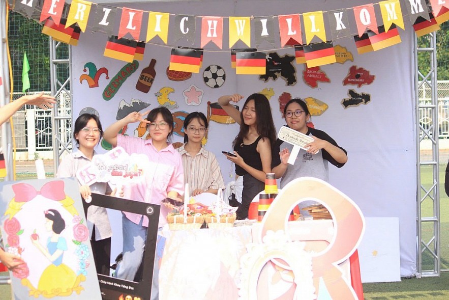 3rd International Youth Festival: Ambassadors of Cultural Exchange Third International Youth Festival: Ambassadors of Cultural Exchange
