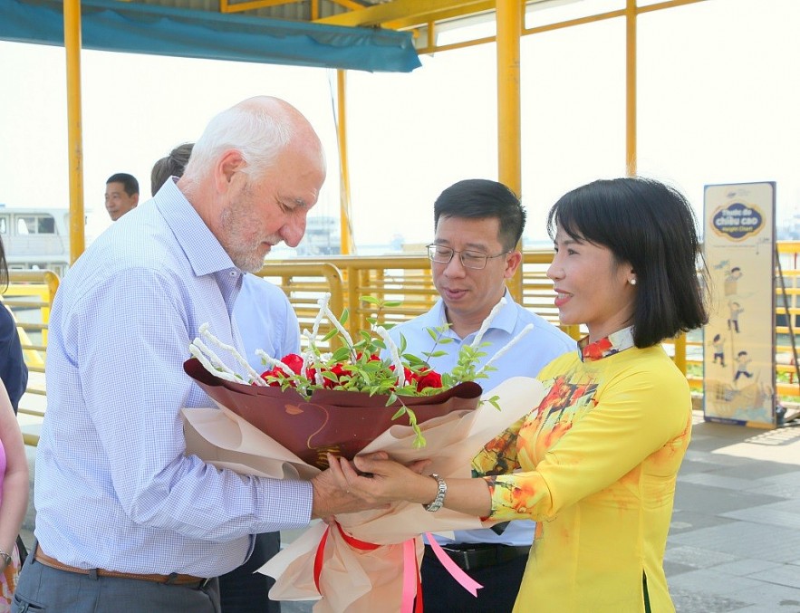 Argentine Justicialist Party Delegation Visit Ha Long Bay Argentine Justicialist Party Delegation Visit Ha Long Bay