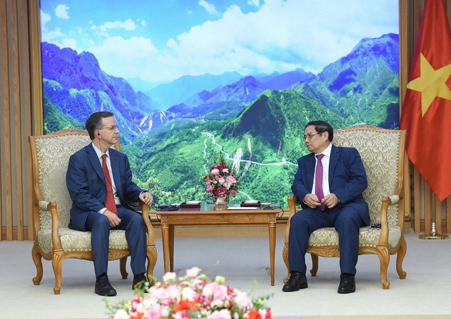 Vietnamese Prime Minister Pham Minh Chinh (R) receives Paulo Medas, head of the IMF delegation on a routine assessment mission in Vietnam, in Hanoi on November 15. (Photo: VGP) Vietnamese Prime Minister Pham Minh Chinh (R) receives Paulo Medas, head of the IMF delegation on a routine assessment mission in Vietnam, in Hanoi on November 15. (Photo: VGP)