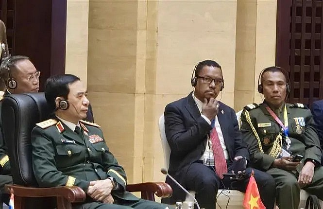 Minister of National Defence Gen. Phan Van Giang (L) (Photo: VNA) Minister of National Defence Gen. Phan Van Giang (L) (Photo: VNA)