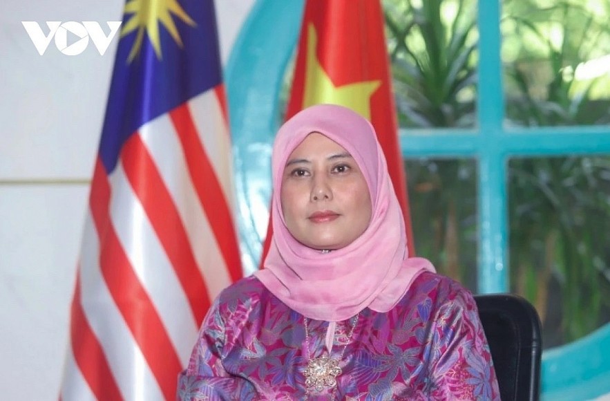 Cik Aida Safura Niza Othman, Deputy Ambassador of Malaysia to Vietnam. Cik Aida Safura Niza Othman, Deputy Ambassador of Malaysia to Vietnam.