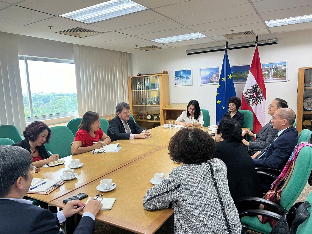 At the meeting. Photo: 