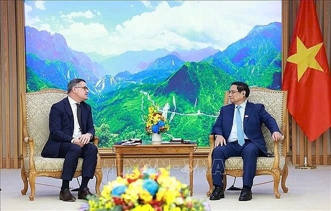Vietnamese Prime Minister Pham Minh Chinh (R) receives Hesse Minister-President Boris Rhein in Hanoi on November 28, 2028. (Photo: VNA) Vietnamese Prime Minister Pham Minh Chinh (R) receives Hesse Minister-President Boris Rhein in Hanoi on November 28, 2028. (Photo: VNA)