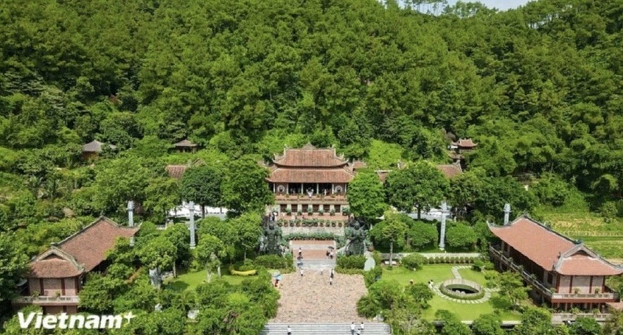 With unique architecture and peaceful landscape, Dia Tang Phi Lai Tu in Thanh Liem district is considered a fairyland in Ha Nam. (Photo: Minh Son/Vietnam+) With unique architecture and peaceful landscape, Dia Tang Phi Lai Tu in Thanh Liem district is considered a fairyland in Ha Nam. (Photo: Minh Son/Vietnam+)