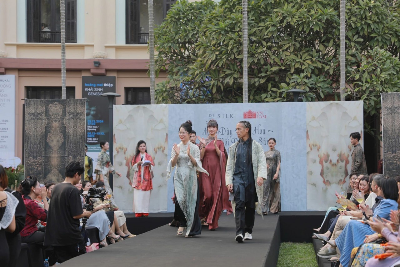 On the afternoon of November 15, 2024, the Vietnam National Fine Arts Museum hosted the launch of the silk collection Silk Collection Highlights Vietnam's Heritage