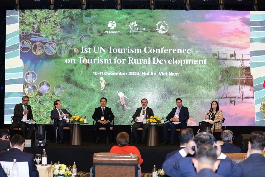 Tourism insiders gathered at the first UN Tourism Conference on Tourism for Rural Development in the central province of Quang Nam on December 10, highlighting the significance of rural tourism to sustainable development. The event was held by the Ministry of Culture, Sports and Tourism in collaboration with the UN Tourism and the provincial People’s Committee, drawing the participation of 300 delegates from 50 countries and territories. Tourism insiders gathered at the first UN Tourism Conference on Tourism for Rural Development in the central province of Quang Nam on December 10, highlighting the significance of rural tourism to sustainable development. The event was held by the Ministry of Culture, Sports and Tourism in collaboration with the UN Tourism and the provincial People’s Committee, drawing the participation of 300 delegates from 50 countries and territories.