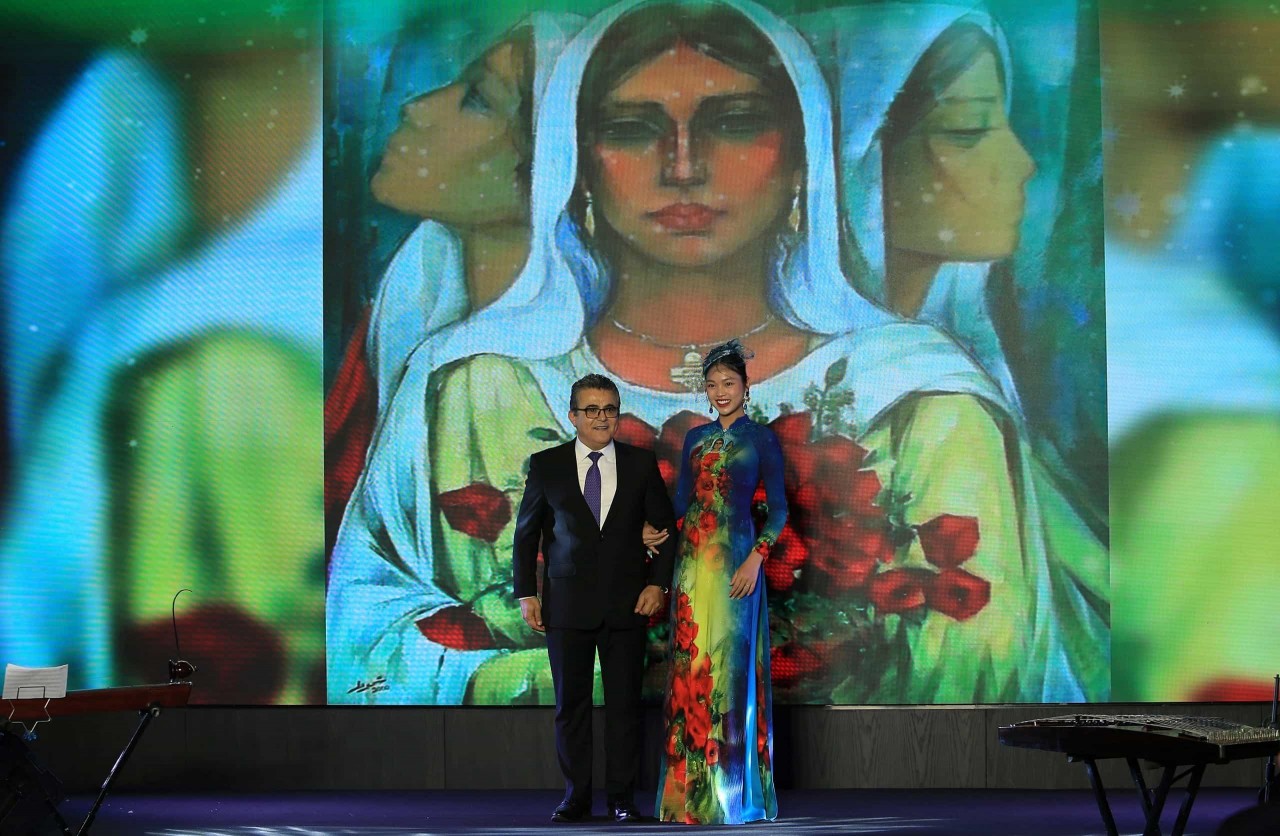 On December 11, in Hanoi, Ambassador Saadi Salama of Palestine, Dean of the Diplomatic Corps in Vietnam, hosted a cultural exchange among foreign embassies in Hanoi.