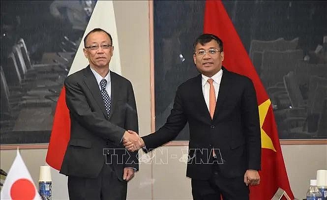 Permanent Deputy Minister of Foreign Affairs Nguyen Minh Vu (right) and his Japanese counterpart Funakoshi Takehiro at the dialogue. (Photo: VNA) Permanent Deputy Minister of Foreign Affairs Nguyen Minh Vu (right) and his Japanese counterpart Funakoshi Takehiro at the dialogue. (Photo: VNA)