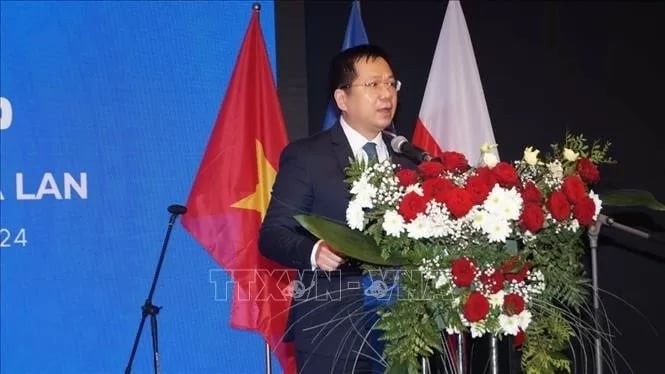 Vietnamese Ambassador to Poland Ha Hoang Hai spoke at the ceremony (Photo: VNA)