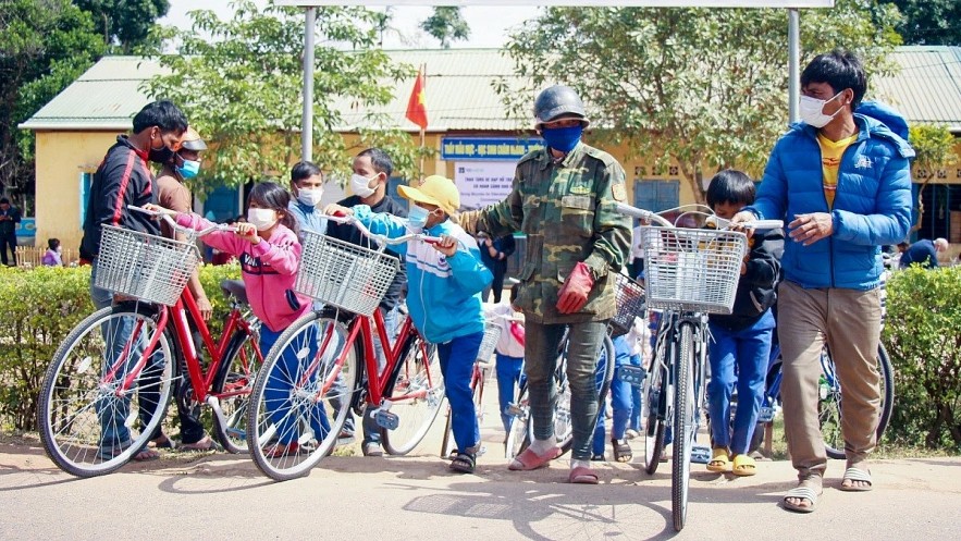 US Veterans Help Children of Quang Tri to Go to School US Veterans Help Children of Quang Tri to Go to School