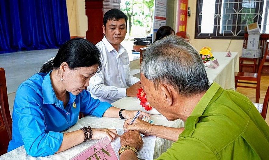 Ca Mau Households, Schools Receive Drought Relief Ca Mau Households, Schools Receive Drought Relief