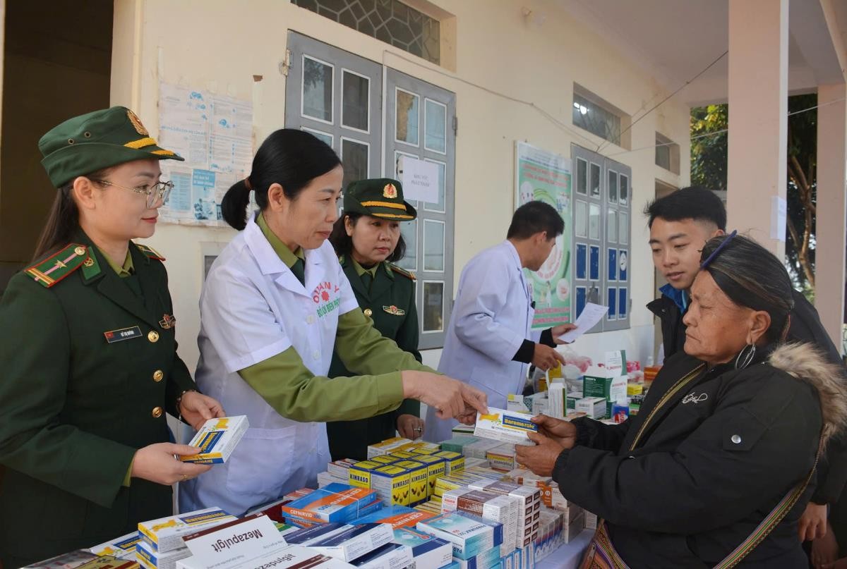 Zero-Vietnam-Dong market to distribute essential goods free of charge, along with free medical consultations, health check-ups, and medications for the people Zero-Vietnam-Dong market to distribute essential goods free of charge, along with free medical consultations, health check-ups, and medications for the people
