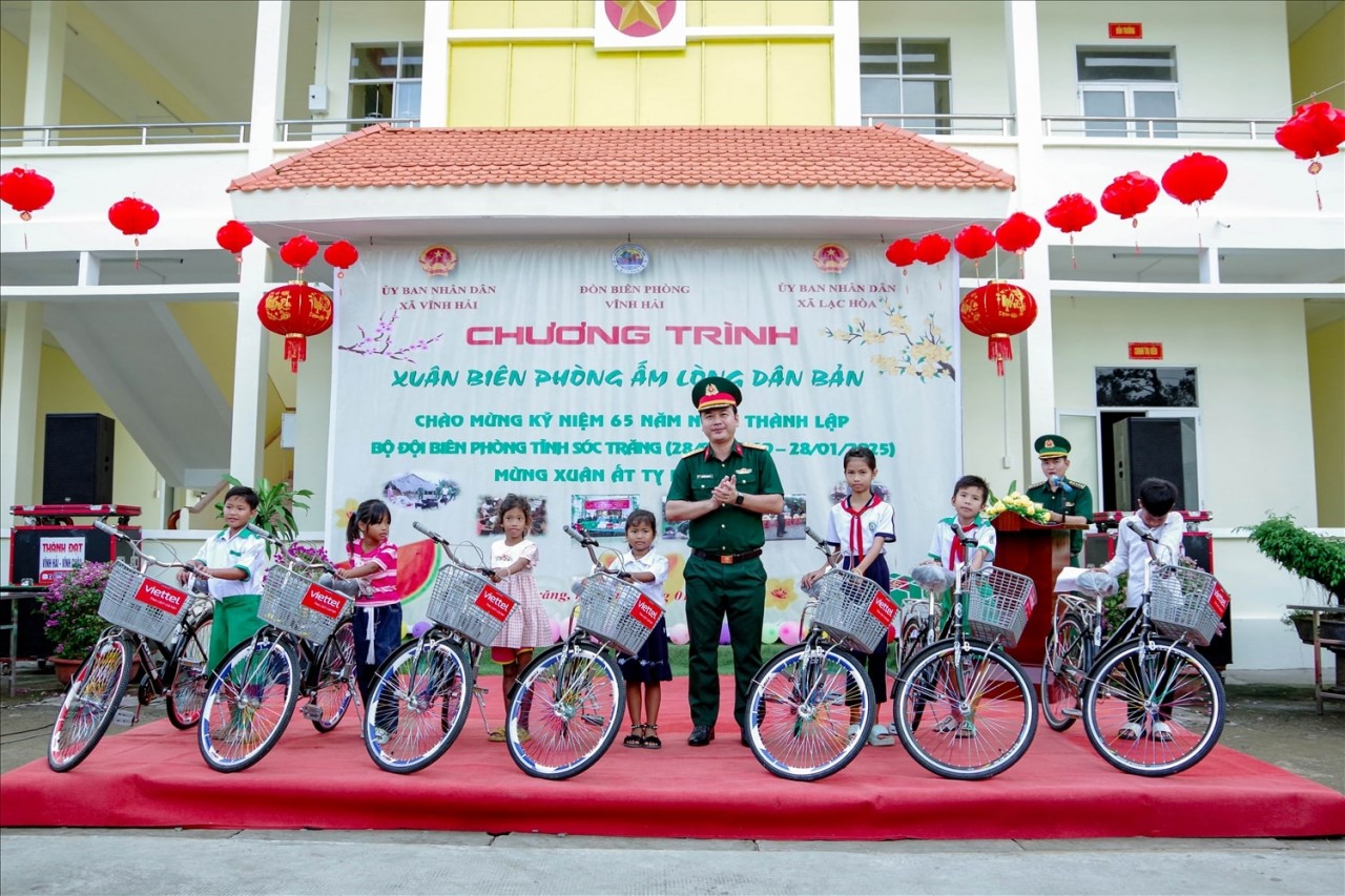 Giving bicycles to poor students at the Giving bicycles to poor students at the