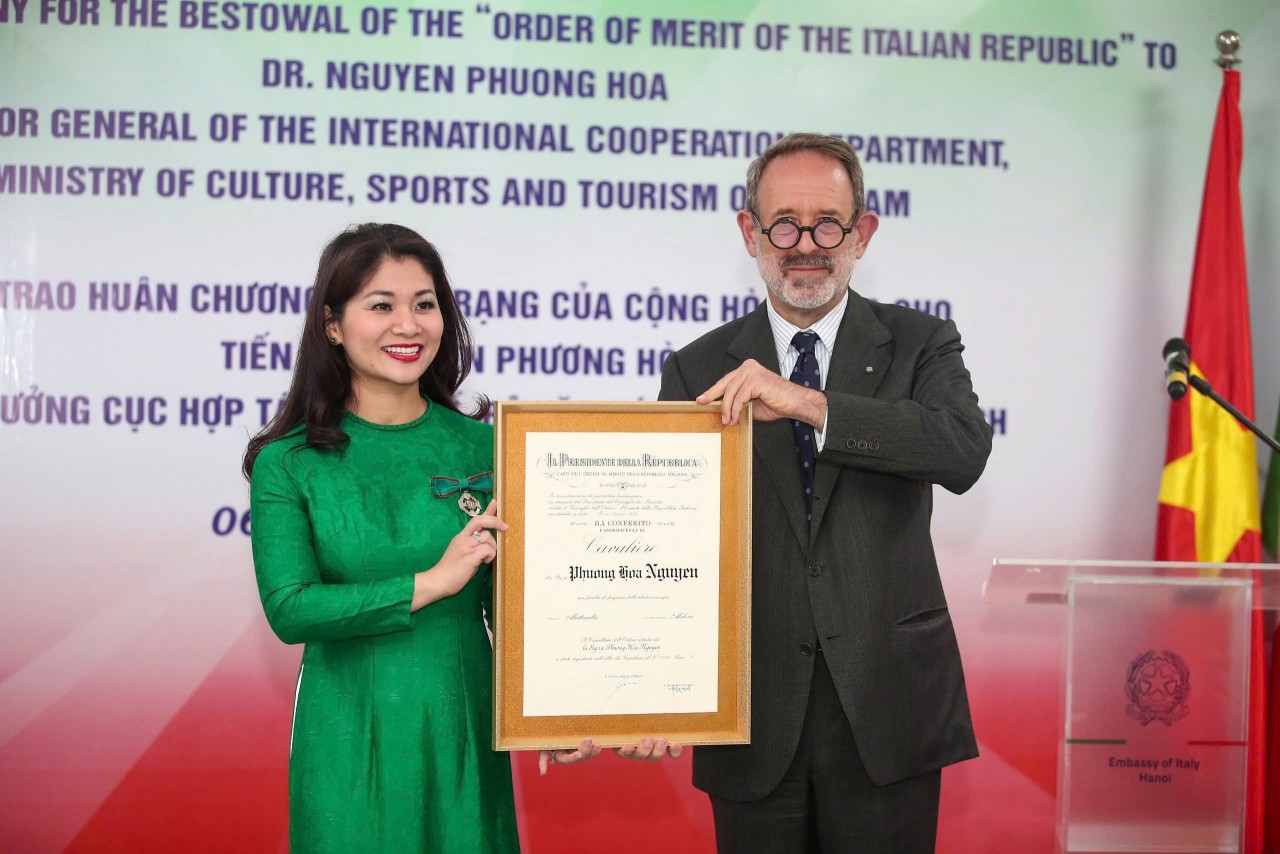 Dr. Nguyen Phuong Hoa is awarded Italy’s Order of Merit.