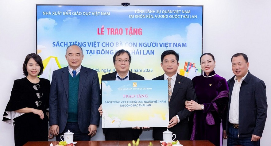 Vietnamese Books Donated to Viet Expats in Northeastern Thailand Vietnamese Books Donated to Viet Expats in Northeastern Thailand