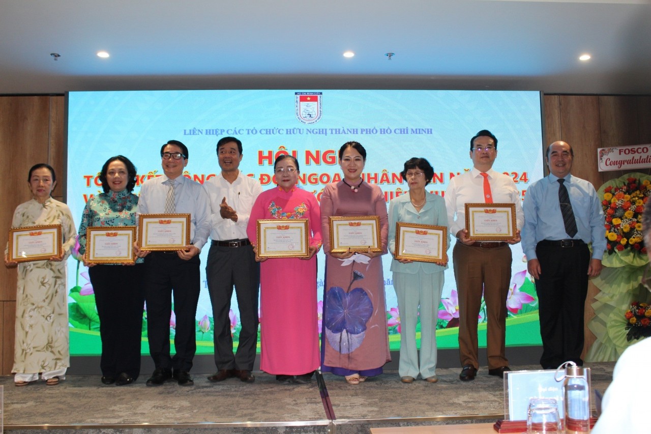 Ho Chi Minh City Union of Friendship Organizations awarded Certificates of Merit to individuals and groups with high achievements in activities in 2024. (Photo: hufo.vn) Ho Chi Minh City Union of Friendship Organizations awarded Certificates of Merit to individuals and groups with high achievements in activities in 2024. (Photo: hufo.vn)