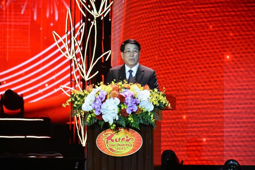 President Luong Cuong Beats the Drum to Launch 2025 Homeland Spring Festival President Luong Cuong Beats the Drum to Launch 2025 Homeland Spring Festival