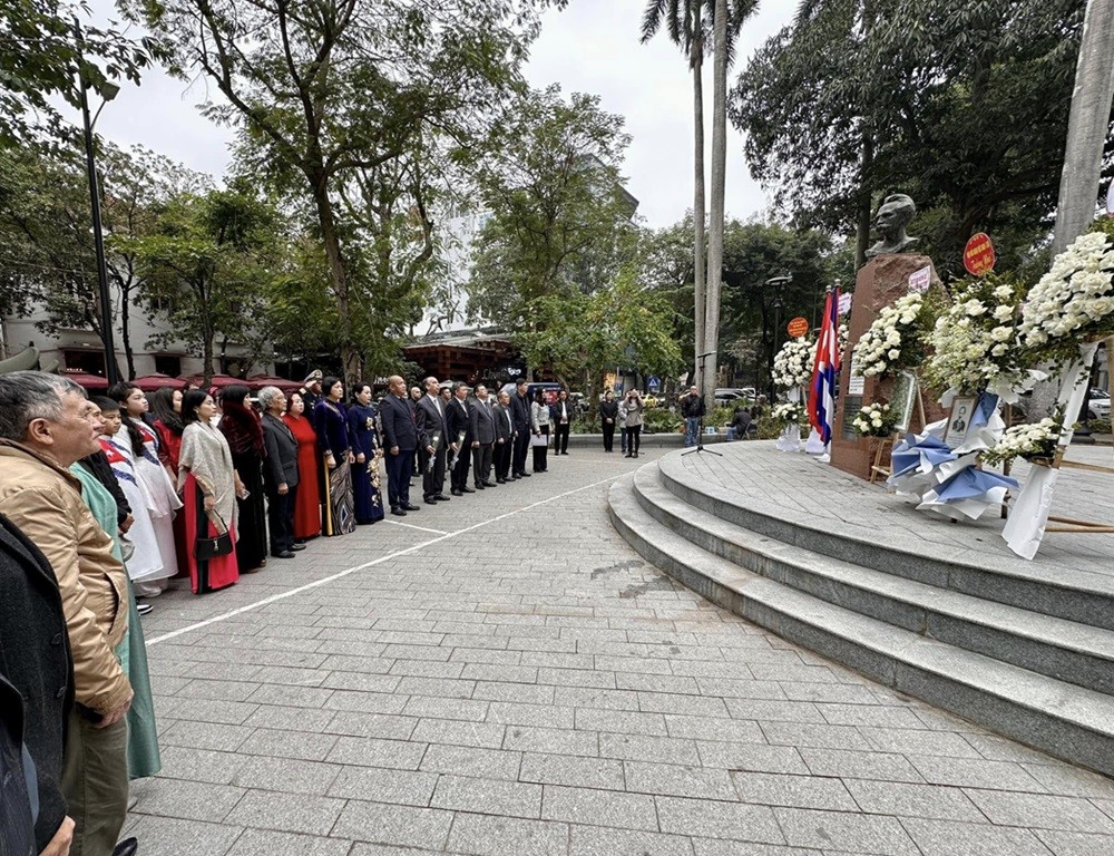 172th Birthday of Cuban Hero Jose Marti Marked in Hanoi