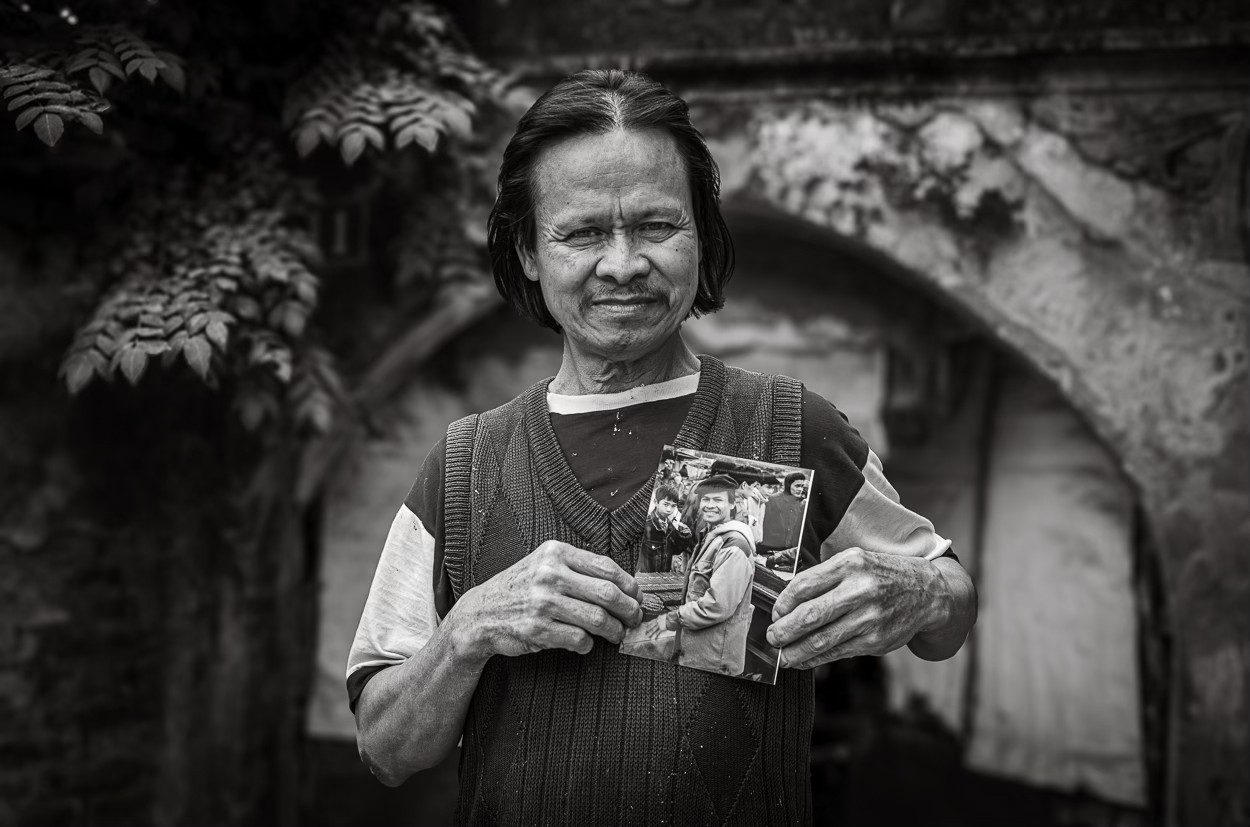 In December 2024, Andy reunited with Nguyen Van Thanh, a former firecracker seller from Binh Da, and gave him a copy of a photograph taken decades earlier. In December 2024, Andy reunited with Nguyen Van Thanh, a former firecracker seller from Binh Da, and gave him a copy of a photograph taken decades earlier.