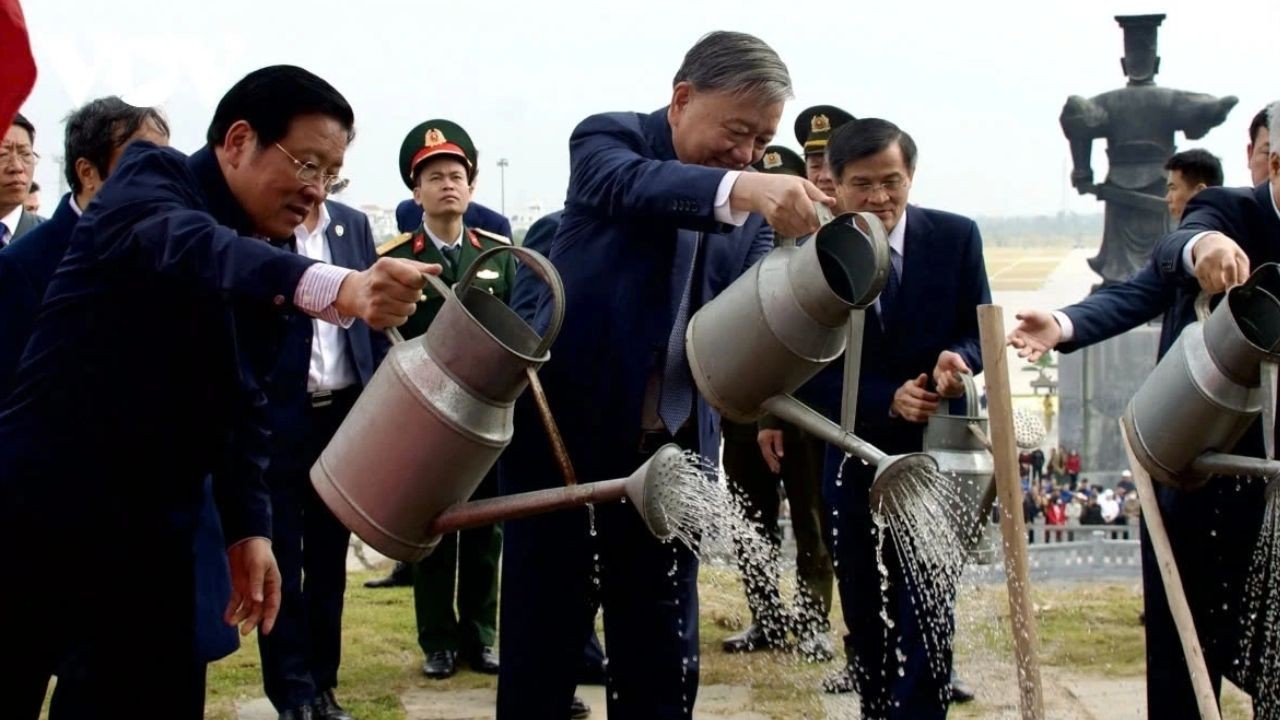 Party General Secretary To Lam and other Party and State leaders water a newly planted tree at the launching ceremony in Ninh Binh on January 31 Party General Secretary To Lam and other Party and State leaders water a newly planted tree at the launching ceremony in Ninh Binh on January 31