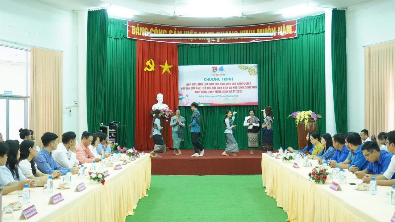 Vietnamese, Lao, Cambodian Students Enhance Solidarity, Mutual Understanding Vietnamese, Lao, Cambodian Students Enhance Solidarity, Mutual Understanding