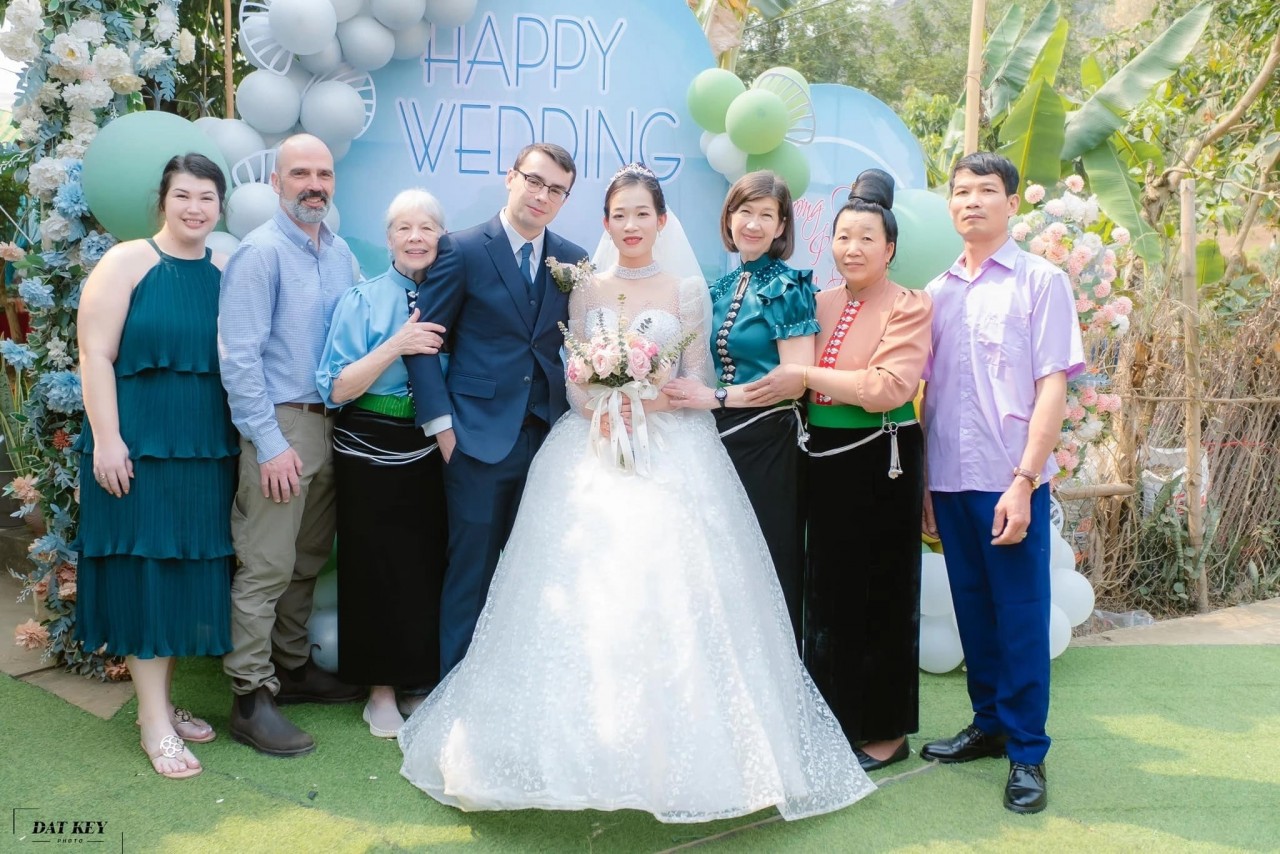 The wedding of Lo Thi Thuy and Henry, made waves on social media in early 2024. The wedding of Lo Thi Thuy and Henry, made waves on social media in early 2024.