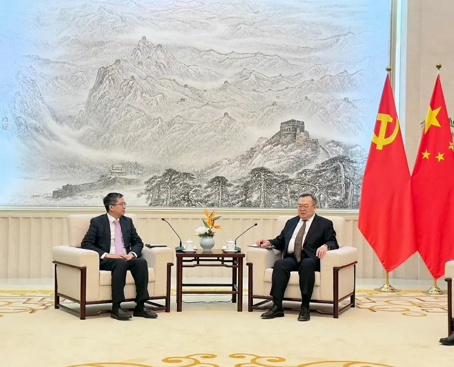 Vietnamese Ambassador to China Pham Thanh Binh (L) and Liu Jianchao, head of the International Department of the Communist Party of China Central Committee at their meeting in Beijing on February 18 (Photo: VNA) Vietnamese Ambassador to China Pham Thanh Binh (L) and Liu Jianchao, head of the International Department of the Communist Party of China Central Committee at their meeting in Beijing on February 18 (Photo: VNA)