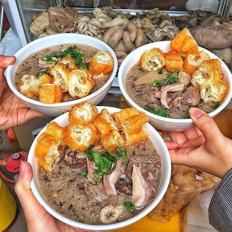 Cháo lòng, a flavorful Vietnamese porridge, was recognized for its affordability and widespread popularity. Photo: homnayangi Cháo lòng, a flavorful Vietnamese porridge, was recognized for its affordability and widespread popularity. Photo: homnayangi