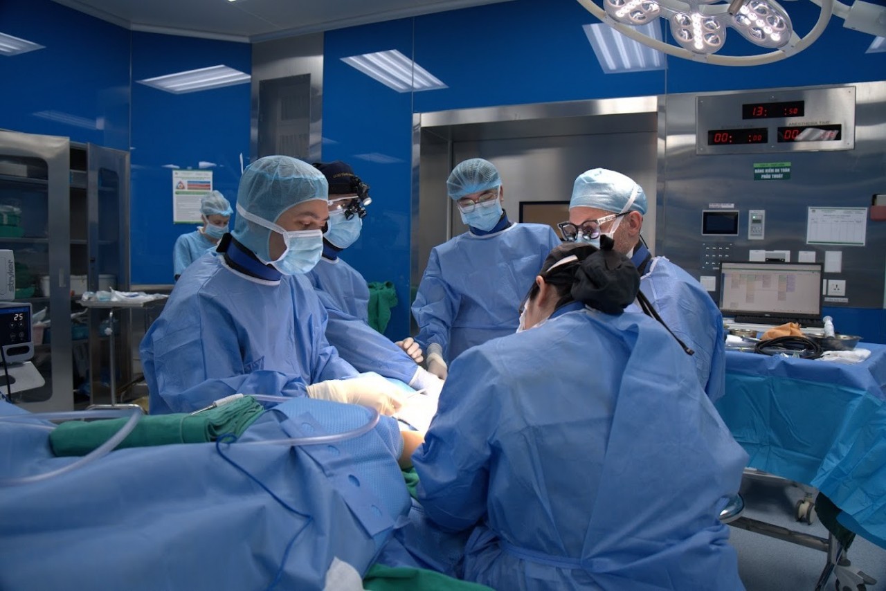 A surgery by NUOY doctors and colleagues. (Photo: NUOY) A surgery by NUOY doctors and colleagues. (Photo: NUOY)