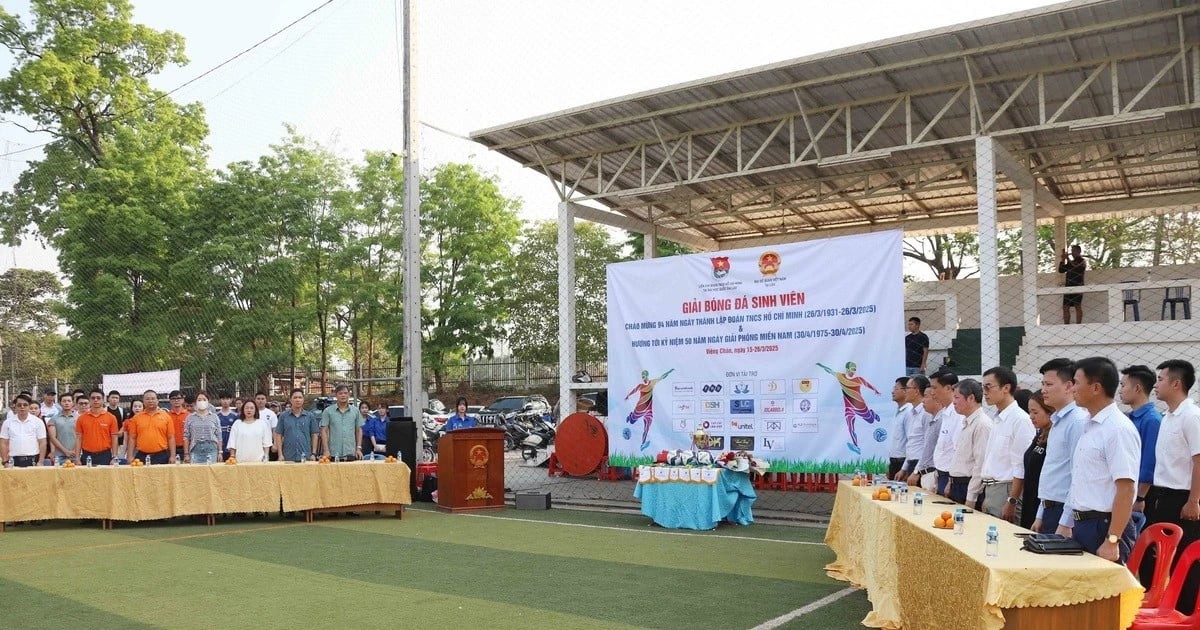 The delegates at the opening ceremony conducted the flag salute. The delegates at the opening ceremony conducted the flag salute.