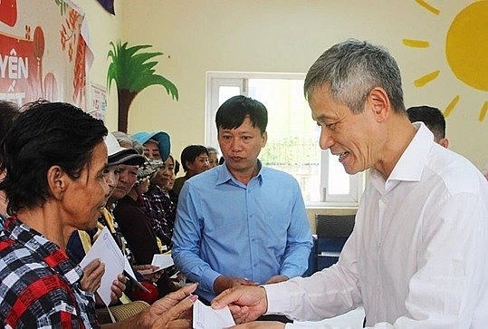 Embassy Supports Vietnamese people in Northwest Cambodia Embassy Supports Vietnamese people in Northwest Cambodia