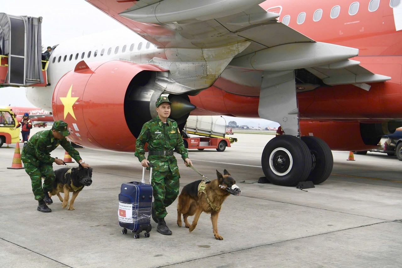 Vietnam sends a 106-member rescue delegation from the Ministry of National Defence and the Ministry of Public Security to Myanmar to help with disaster relief efforts Vietnam sends a 106-member rescue delegation from the Ministry of National Defence and the Ministry of Public Security to Myanmar to help with disaster relief efforts