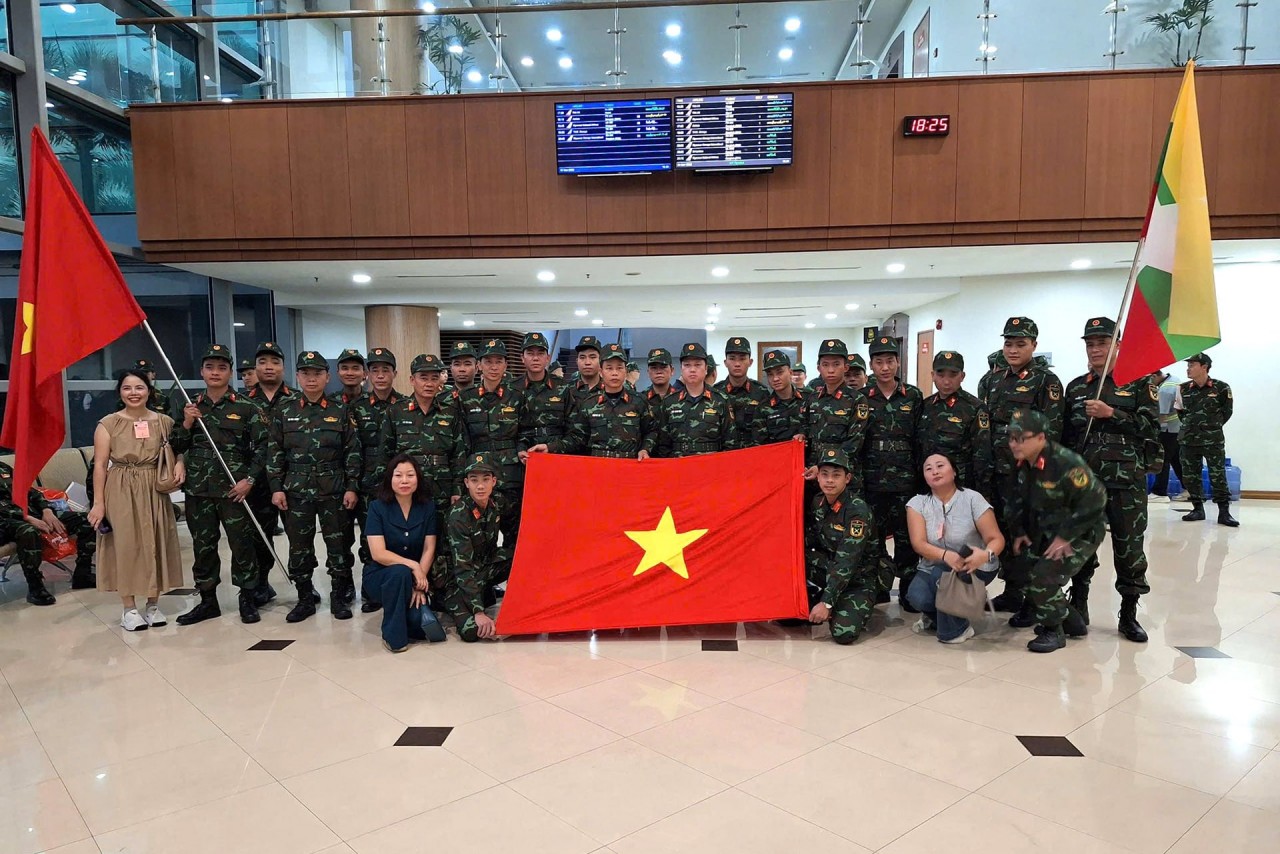 Vietnam's Ministry of National Defense search and rescue team arrives in Myanmar. Photo: Viettel Vietnam's Ministry of National Defense search and rescue team arrives in Myanmar. Photo: Viettel