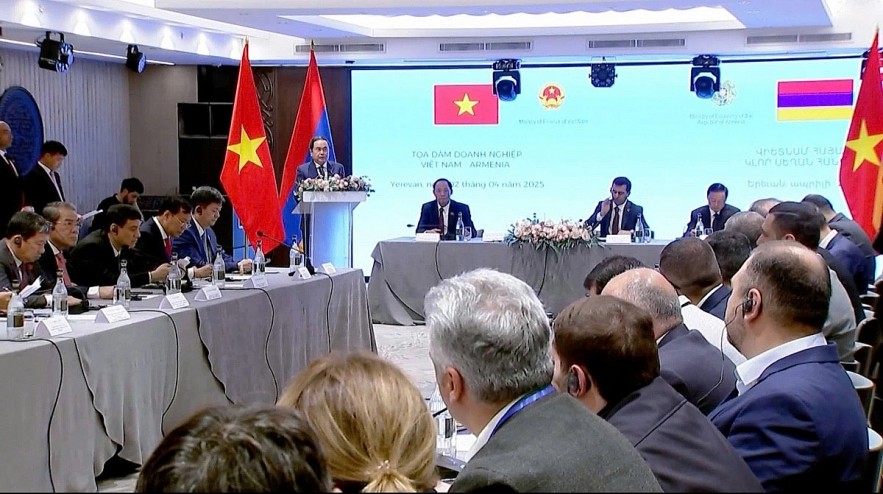 National Assembly Chairman Tran Thanh Man of Vietnam speaks at a joint business roundtable in Yerevan on April 2. (Photo: quochoi.vn) National Assembly Chairman Tran Thanh Man of Vietnam speaks at a joint business roundtable in Yerevan on April 2. (Photo: quochoi.vn)