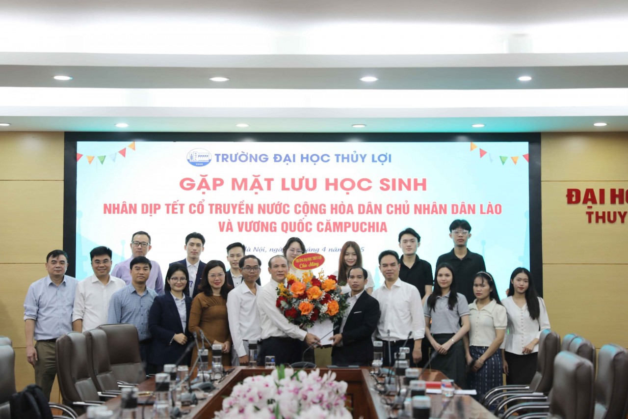 Thuyloi University holds a gathering with Lao and Cambodian international students. (Photo: Thuyloi University) Thuyloi University holds a gathering with Lao and Cambodian international students. (Photo: Thuyloi University)